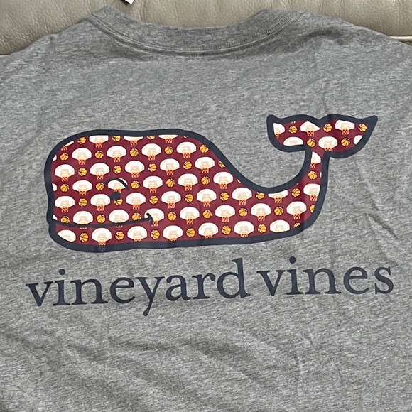 NWT - Vineyard Vines Whale Basketball Print Men’s Long Sleeve T Shirt - Size L - Picture 6 of 7
